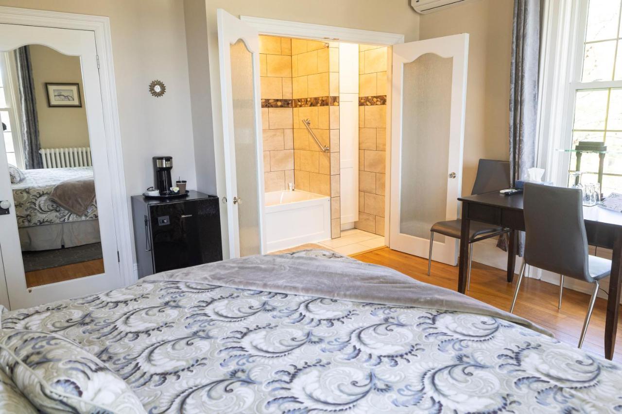 Anneken 1000 Islands B&B Luxury Suites & Spa Броквилл Экстерьер фото